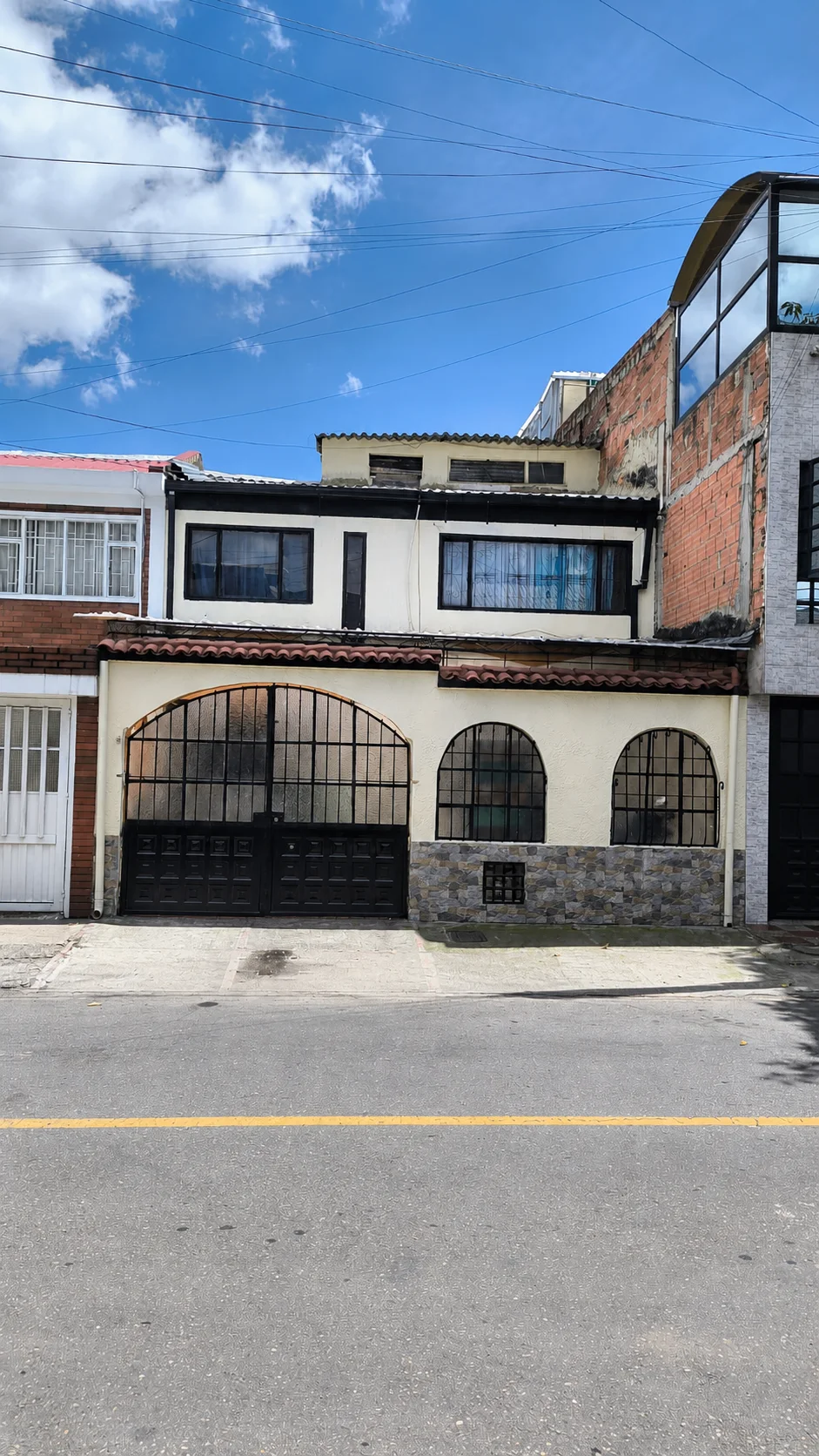Venta Casa Familiar Barrio Camelia 7x20
